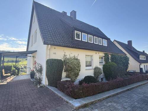 Haus - Gepflegtes Zweifamilienhaus mit Traumhaftem Garten