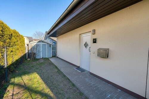 Hauseingang - 4 Zimmer Doppelhaushälfte zum Kaufen in Berlin / Mahlsdorf