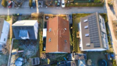 Hausansicht von oben - Doppelhaushälfte mit 106,80 m&sup2; in Berlin / Mahlsdorf zum Kaufen