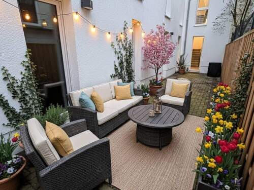 Terrasse mit einem Möblierungsbeispiel - 