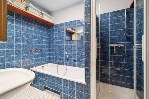 Badezimmer mit Oberlicht - 