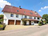 Außenansicht - Haus mit 4 Wohneinheiten, großem Garten, Doppelgarage und Werkstatt in Kanzach