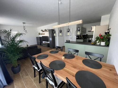 Esszimmer und Küche - 3 Zimmer Etagenwohnung zur Miete in Chemnitz