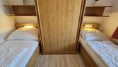 sep. Schlafzimmer mit 2 Betten - 