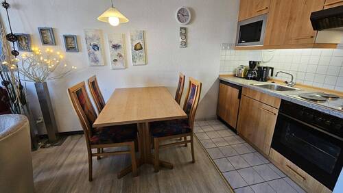 kochen und essen im Wohnzimmer - 
