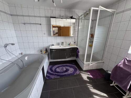 OG großes Badezimmer - 