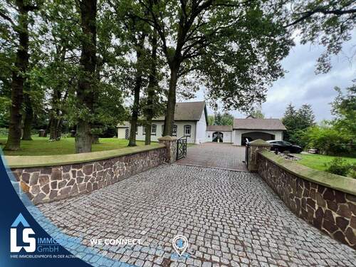 Auffahrt - 8 Zimmer Einfamilienhaus zum Kaufen in Gardelegen