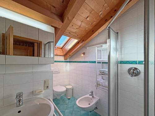 Badezimmer mit Dusche - 