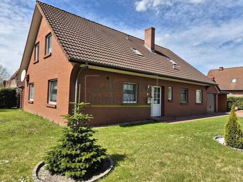 Vorgarten - 6 Zimmer Mehrfamilienhaus, Wohnhaus zum Kaufen in Saterland / Strücklingen