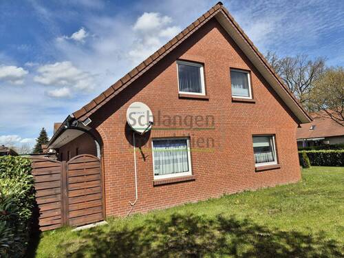 Straßenansicht_Giebel - Mehrfamilienhaus, Wohnhaus mit 177,00 m&sup2; in Saterland / Strücklingen zum Kaufen