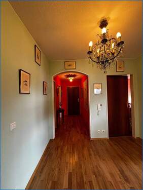 Großer Flur Blick Richtung Ausgang - 