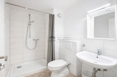 Clear Bathroom Layout - Etagenwohnung mit 32,00 m&sup2; in Berlin zum Kaufen