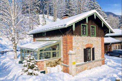Haus mit beheiztem Wintergarten - Einfamilienhaus mit 127,00 m&sup2; in Garmisch-Partenkirchen zum Kaufen