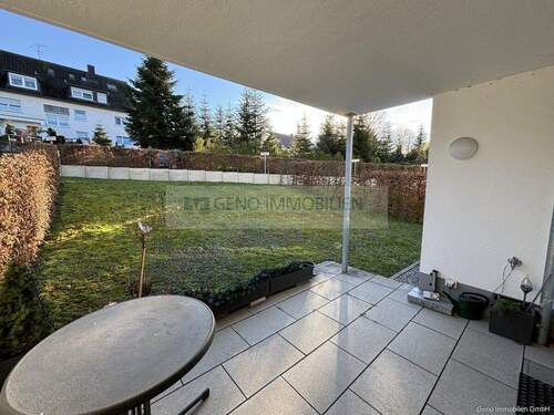 Blick in den Garten - 2 Zimmer Etagenwohnung in Essen