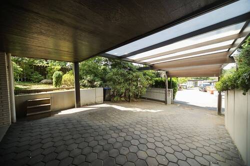 Carport vor der Garage - 
