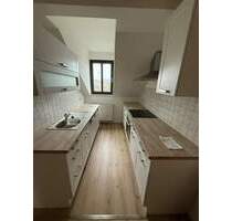 Große 3-Zimmer Maisonette mit Einbauküche, zwei Bädern, Stellplatz und Laminat in ruhiger Lage! - Chemnitz Sonnenberg