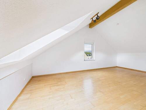 CAM04517G0-PR0006-STILL033.jpg - 