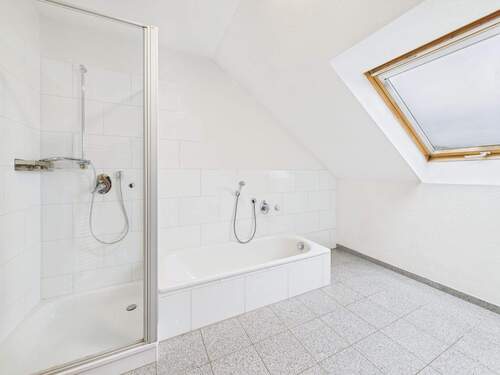 CAM04517G0-PR0006-STILL026.jpg - 