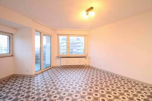 Wohnzimmer - Wohnen mit Aussicht - moderne 2-Zimmer Wohnung im ikonischen Romeo-Hochhaus in Stuttgart-Rot