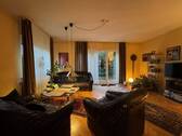 Wohnzimmer - 1 Zimmer Mehrfamilienhaus, Wohnhaus in Stuttgart