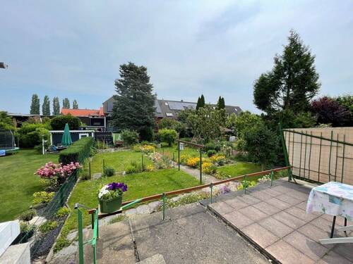 Blick von der Terrasse - 4 Zimmer Doppelhaushälfte in Magdeburg