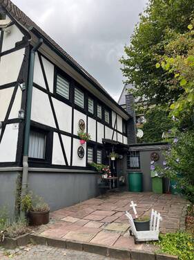 Hauseingang seitlich - 5 Zimmer Einfamilienhaus in Marienheide