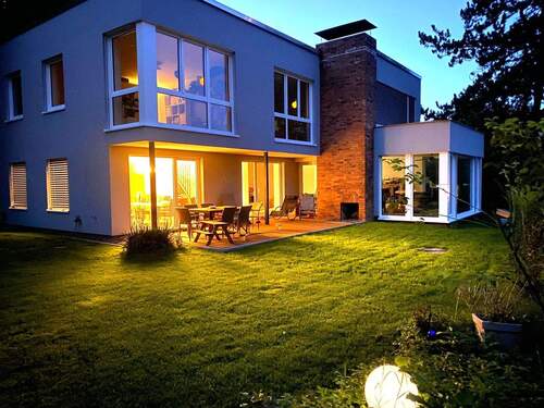 Außenansicht Garten - Außergewöhnliches Wohnhaus mit Schloßblick zu verkaufen