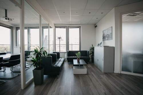 Empfang 1 - Büro 4 mit eigener Dachterrasse - Panorama auf das Planetarium