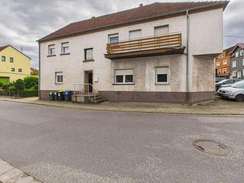 Straßenansicht - Wohnen. Vermieten. Leben. - 255.000,00&nbsp;EUR Kaufpreis, ca.&nbsp; 239,00&nbsp;m&sup2;&nbsp;Wohnfl&auml;che