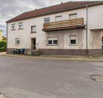 Wohnen. Vermieten. Leben. - 255.000,00 EUR Kaufpreis, ca. 239,00 m² Wohnfläche in Eppelborn / Wiesbach (PLZ: 66571) Wohnen. Vermieten. Leben. - 255.000,00 EUR Kaufpreis, ca. 239,00 m² Wohnfläche in Eppelborn / Wiesbach (PLZ: 66571)