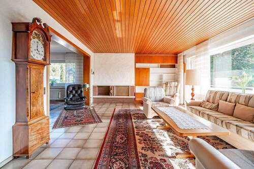 Ein offener Kamin sorgt für wohlige Wärme. - 7 Zimmer Einfamilienhaus in Steinhagen