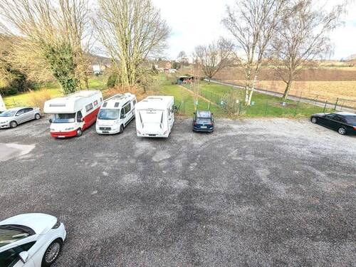 Mitarbeiter- / Kundenparkplatz - 