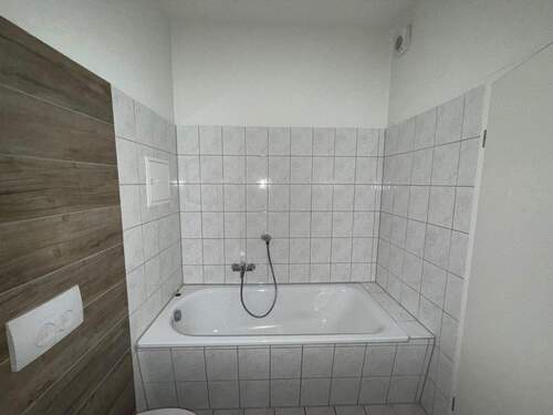 Wanne mit Duschmöglichkeit - 