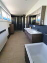 Vollbad mit großer Dusche - 