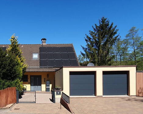 Doppelgarage und PV-Anlage - 