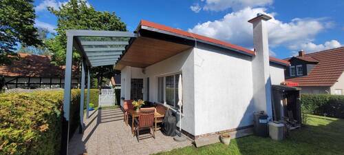 überdachte Terrasse vorne - 2 Zimmer Mehrfamilienhaus, Wohnhaus zum Kaufen in Göhren-Lebbin