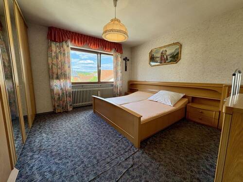 Schlafzimmer - 5 Zimmer Einfamilienhaus in Oberscheinfeld