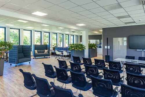 Präsentationsraum (Einrichtungsbeispiel) - THE FLEX Campus Ratingen: Individuelle Büroflächen mit viel Komfort