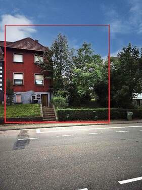 Vorderansicht mit Baugrundstück - Einfamilienhaus mit angrenzenden Baugrundstück in Dudweiler