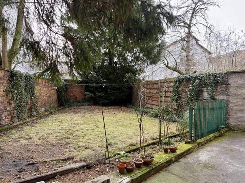 Gartenfläche Hof - 1 Zimmer Mehrfamilienhaus, Wohnhaus in Offenbach
