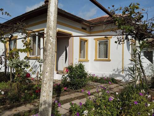 Bild 1 - Ein von Grund auf top renoviertes, möbliertes Haus hinter der Küste