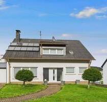 REHLINGEN: WOHNHAUS ( 267 M² WOHNFLÄCHE ) MIT GARTEN + GARAGE - Rehlingen-Siersburg / Rehlingen