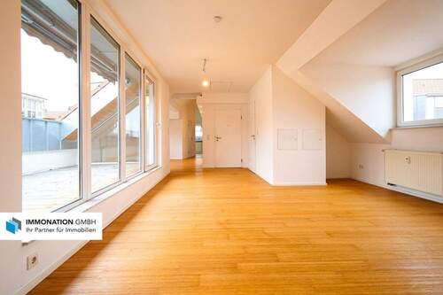 Wohnbereich mit Zugang zur Loggia - 4 Zimmer Etagenwohnung in Nürnberg