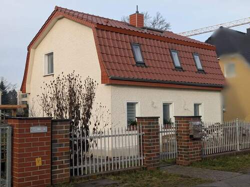 Hausansicht von der Straße - Einfamilienhaus in Berlin-Karlshorst