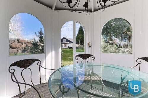 Blick aus dem Pavillon - 