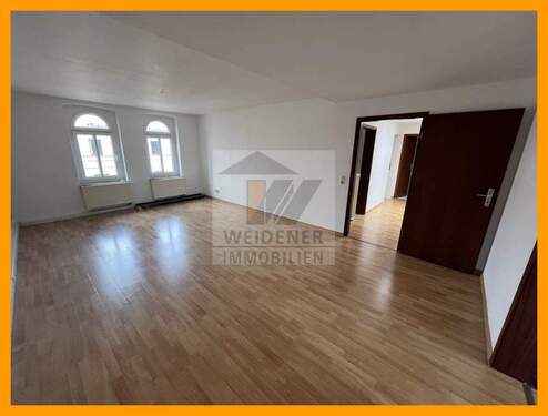 Wohnen - 4-Raum-Dachgeschoss-Wohnung mit Balkon (Südseite), Gäste-WC und Mietergarten.