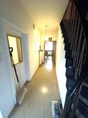 Hausflur - 7 Zimmer Mehrfamilienhaus, Wohnhaus in Lebach