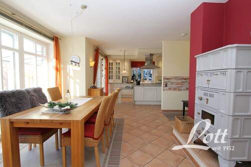 Essbereich mit Kachelofen - 