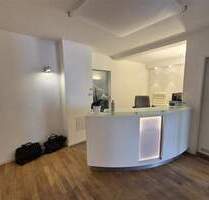 Helle Praxisfläche mit Balkon in München-Leonrodstraße