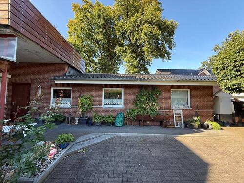 Wirtschafts-und Garagenanbau - 